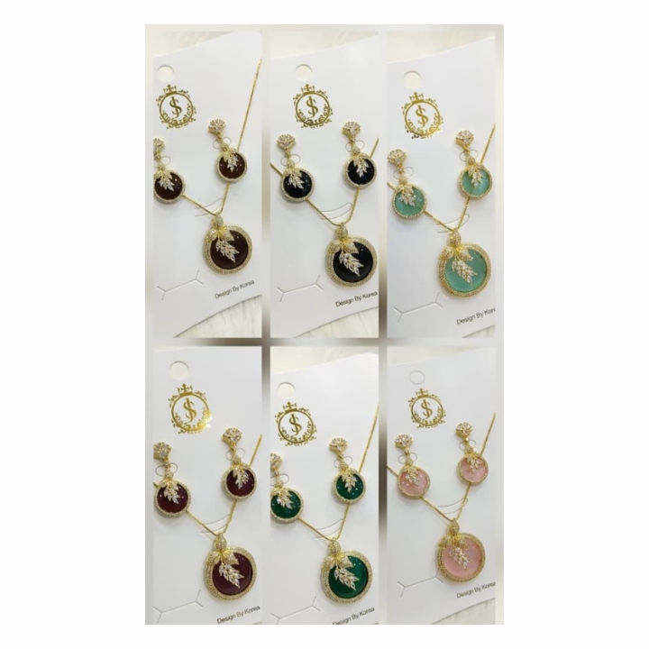 Musq Collection – Elegant Round Pendant Necklace Set